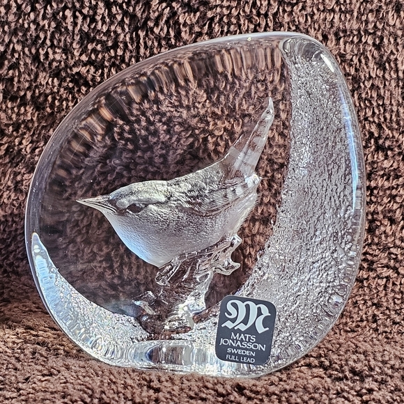 Mats Jonasson Sweden Full Leaded Crystal Paperweight Etched Wren Bird on Branch - Picture 1 of 13